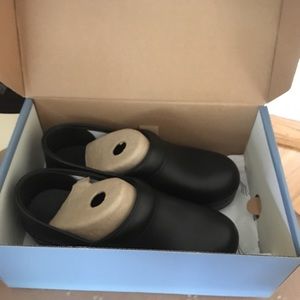 Dansko women’s black clogs